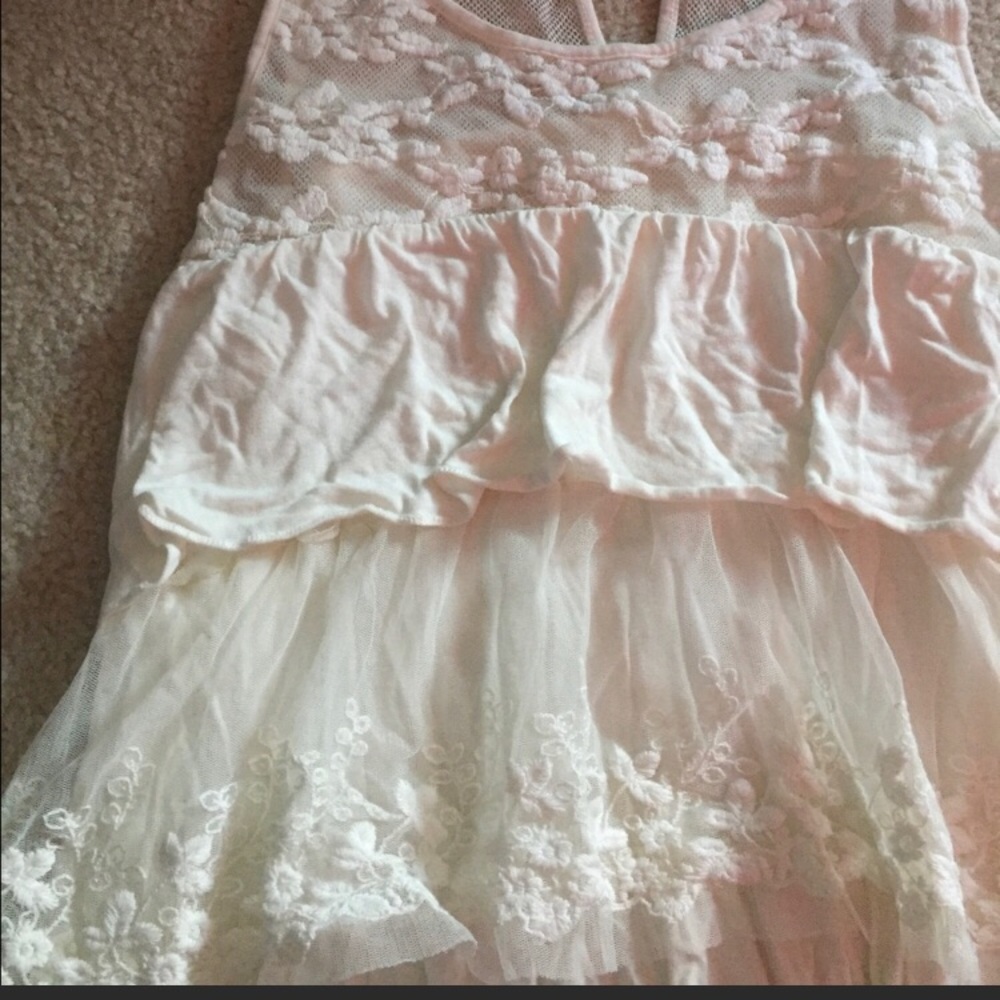 Sz s tiered Lacey tank with loose eligant layers cream color